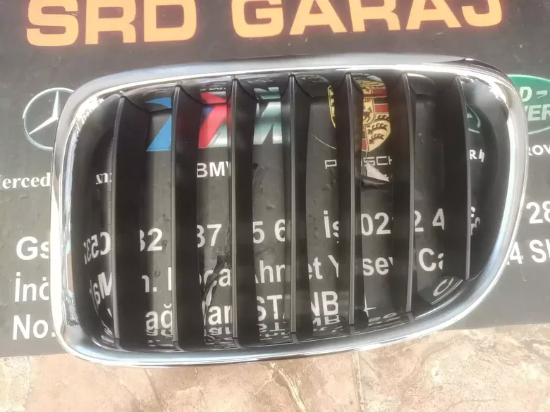 BMW X1 E84 Sağ Krom Siyah Panjur 51112993306