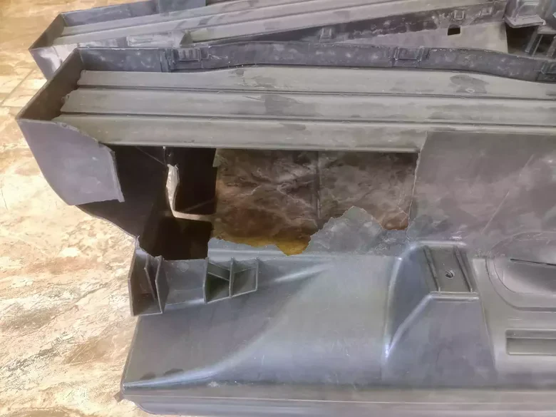 BMW Z4 G29 Hava Kanalı Çıkma Orjinal 5A22378-02 Hasar Altta Kalıyor