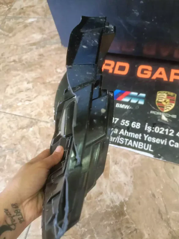 BMW Z4 G29 Sağ Radyatör Braketi Çıkma Orj 5A32473