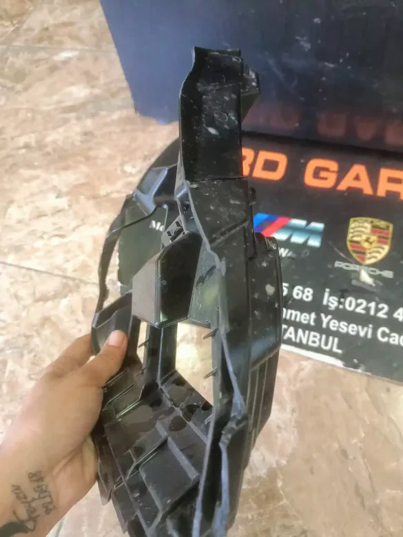 BMW Z4 G29 Sağ Radyatör Braketi Çıkma Orj 5A32473