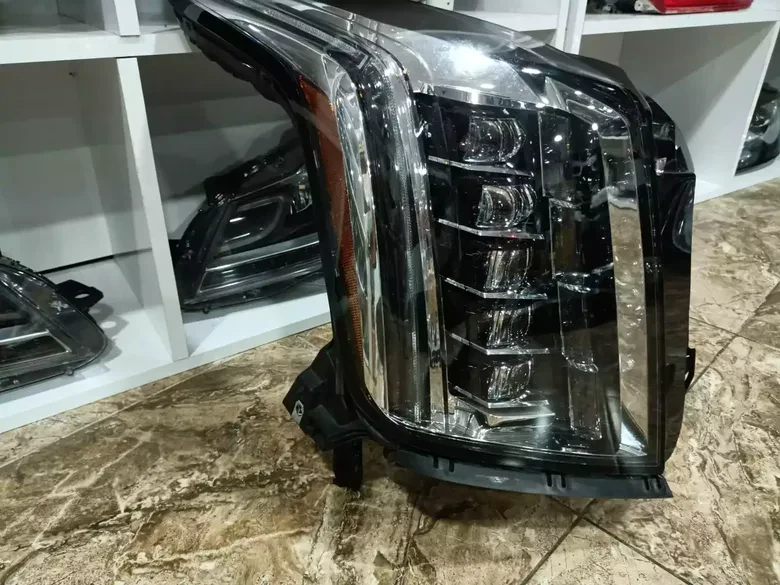 Cadillac Escalade Matrix LED Far Sag 23235749