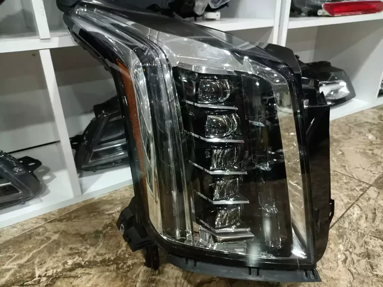 Cadillac Escalade Matrix LED Far Sag 23235749
