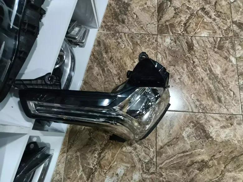 Cadillac Escalade Matrix LED Far Sag 23235749