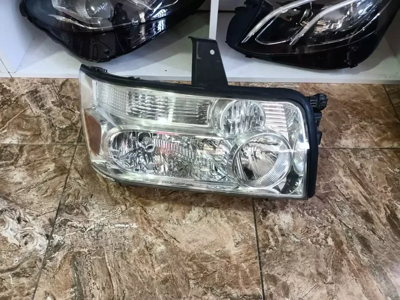 Infiniti QX56 Zenon Sag Far