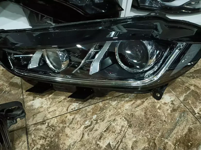 Jaguar Xe Sag Sol LED Zenon Far