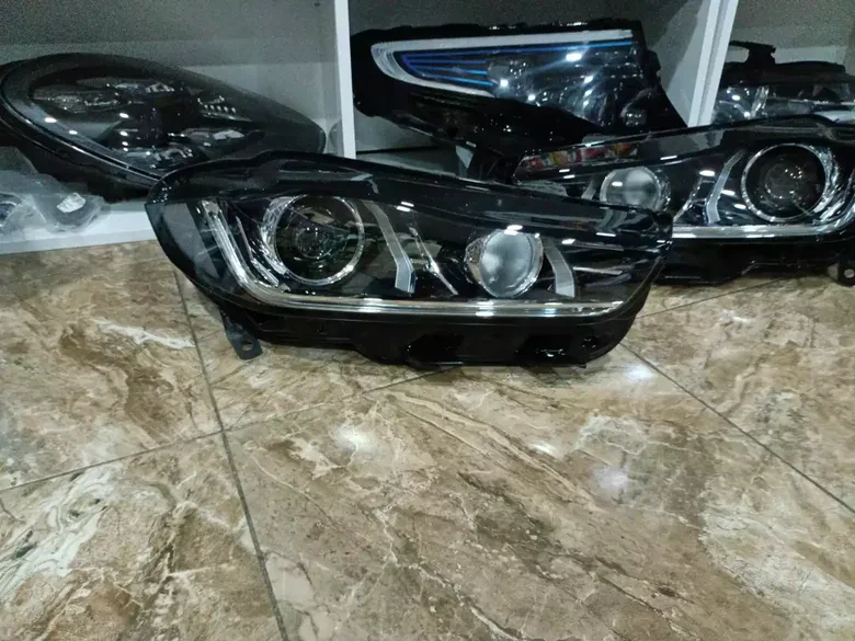 Jaguar Xe Sag Sol LED Zenon Far
