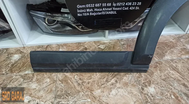 Land Rover Discovery 3 Sol Arka Kapı Bandı DGP000154