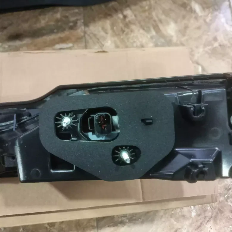 Land Rover Velar Bagaj Stopu Sıfır İthal LR093450