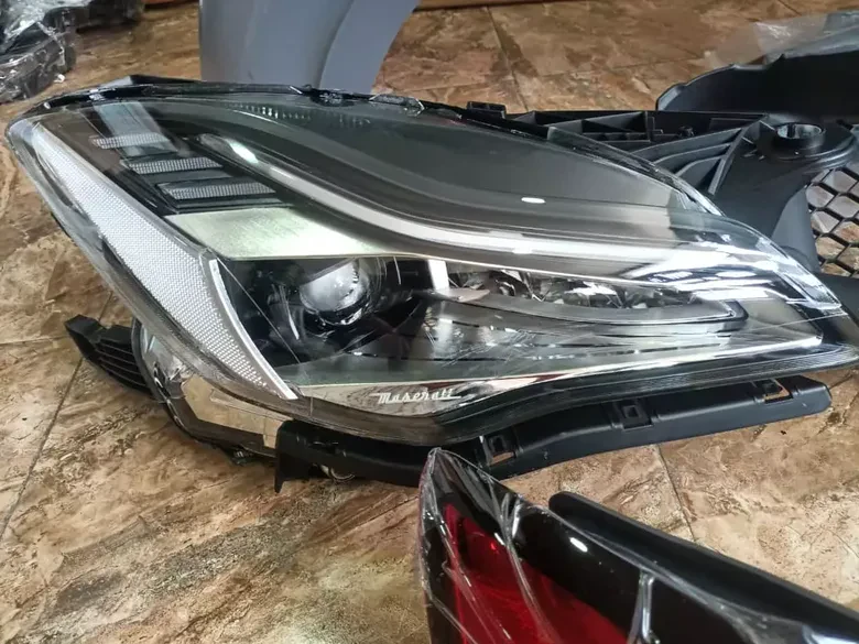Maserati Quattroporte Far Stop Dahil Tampon Seti