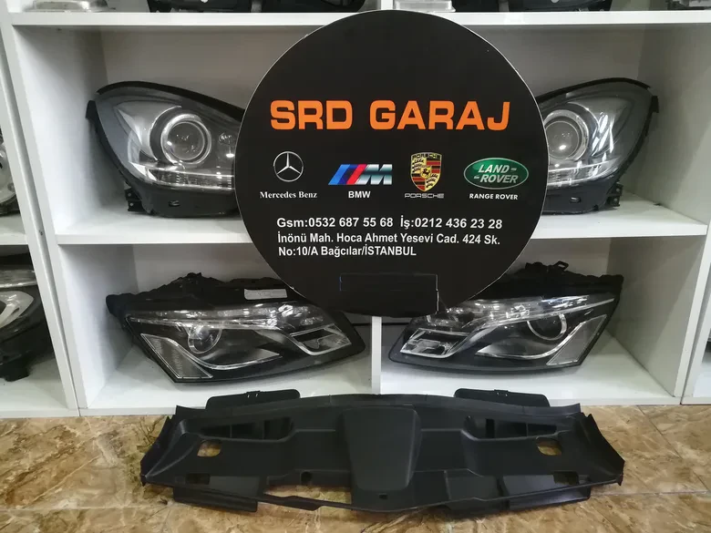 Mercedes 212 On Panel Plastik
