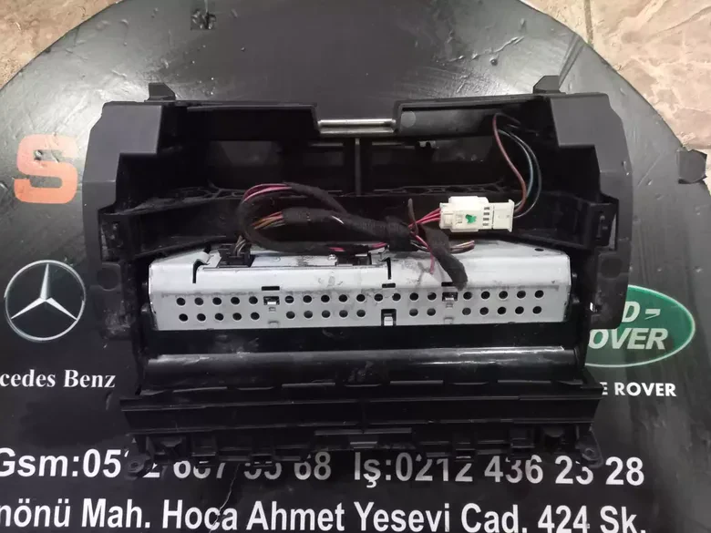 Mercedes C Serisi W204 Orta Ekran 2046800931