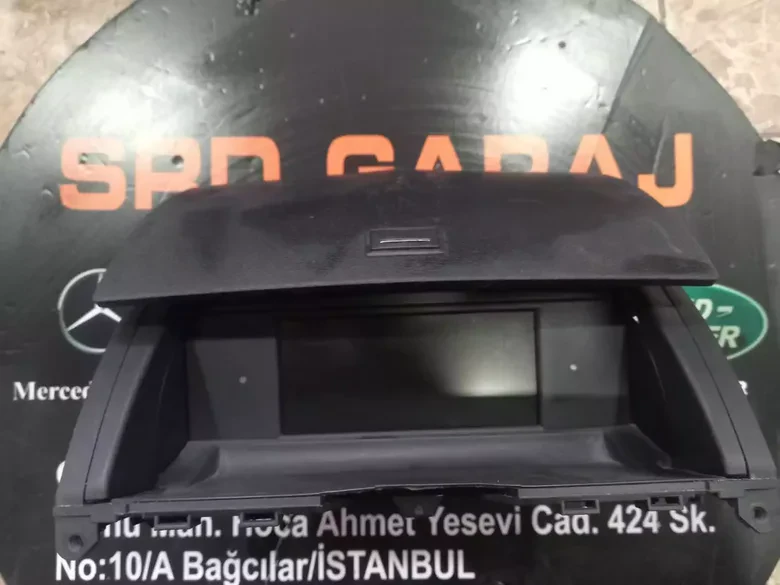 Mercedes C Serisi W204 Orta Ekran 2046800931