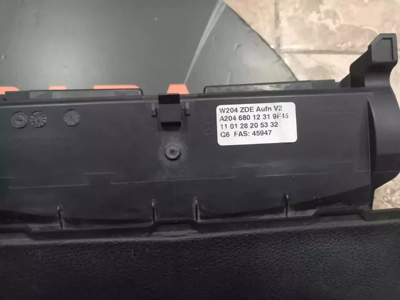 Mercedes C Serisi W204 Orta Ekran 2046801231