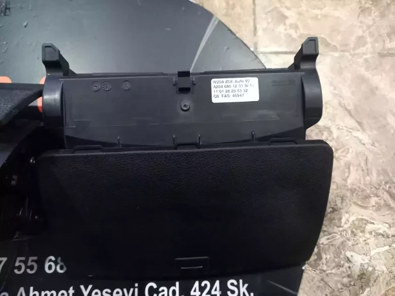 Mercedes C Serisi W204 Orta Ekran 2046801231