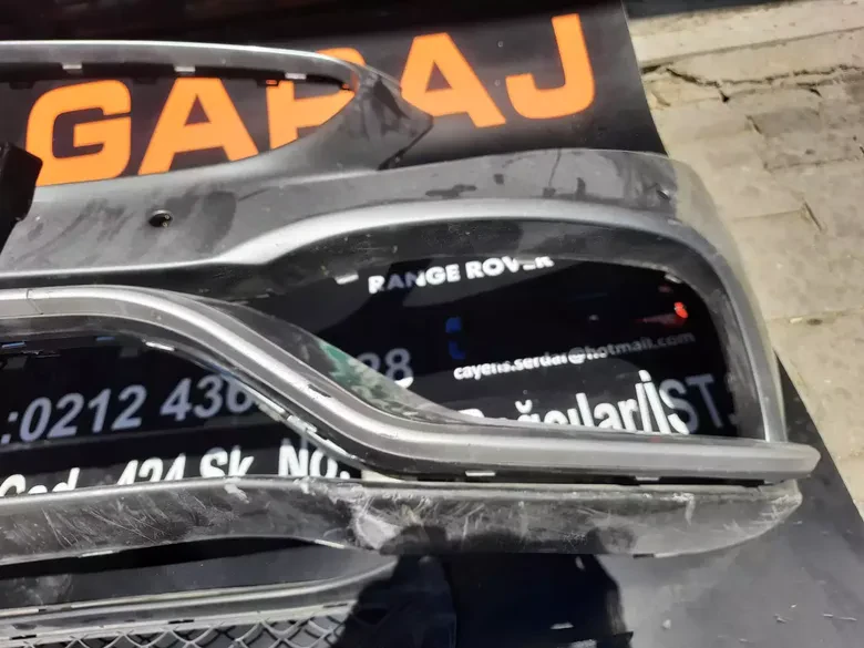 Mercedes C Serisi W205 C63 Ön Tampon Orta Braketi