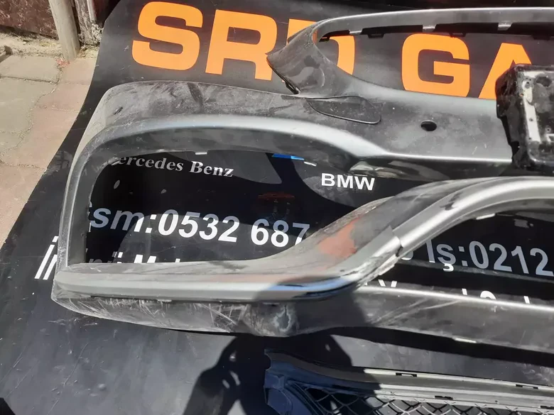 Mercedes C Serisi W205 C63 Ön Tampon Orta Braketi