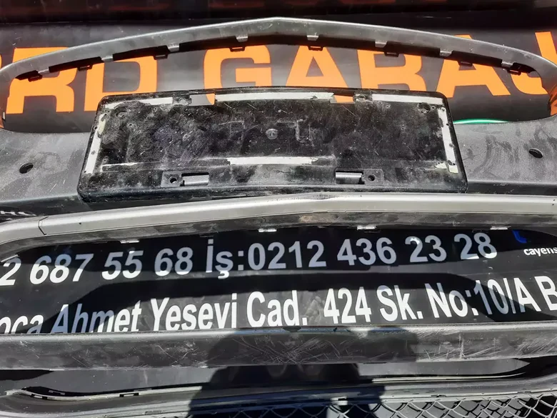 Mercedes C Serisi W205 C63 Ön Tampon Orta Braketi