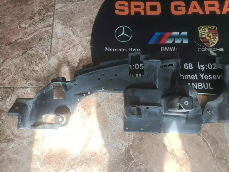 Mercedes C Serisi W205 Sağ Sol Egzoz Alt Braketleri A2058850200 A2058850100