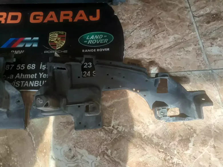 Mercedes C Serisi W205 Sağ Sol Egzoz Alt Braketleri A2058850200 A2058850100