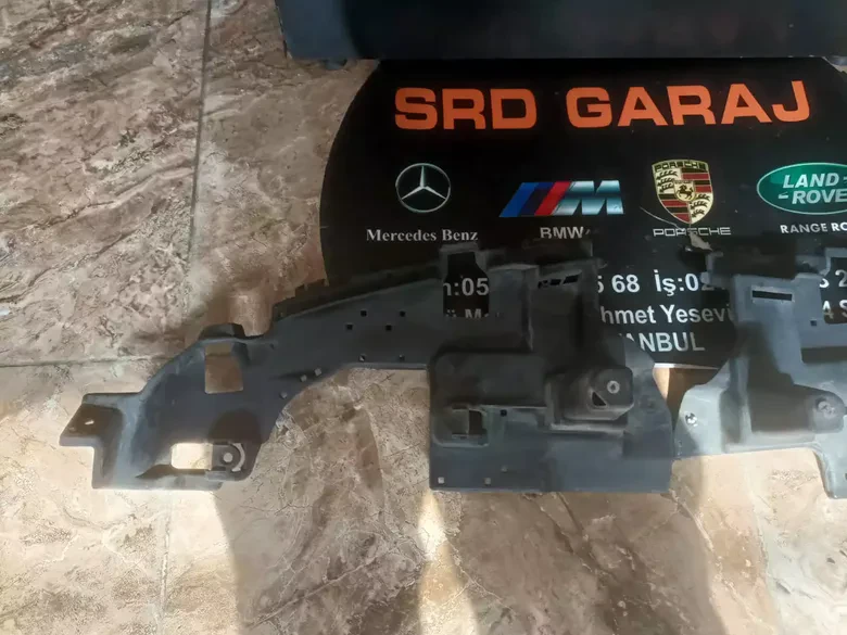 Mercedes C Serisi W205 Sağ Sol Egzoz Alt Braketleri A2058850200 A2058850100