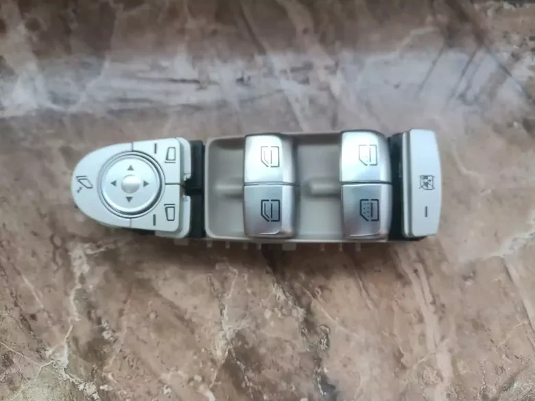 Mercedes E Serisi W213 Cam Düğmesi Katlamalı Krem A2139054803