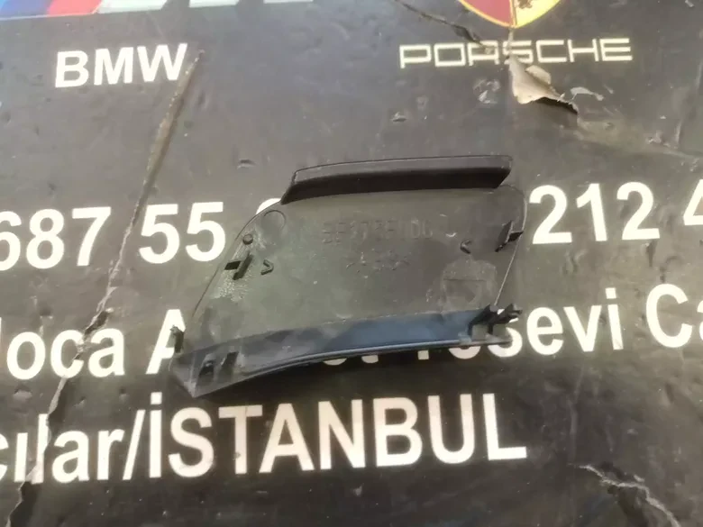 Mercedes W176 A45 2016 2018 Ön Çeki Kapağı