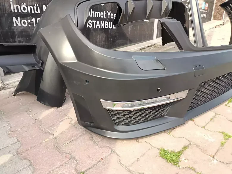 Mercedes W204 AMG C63 Tampon Set