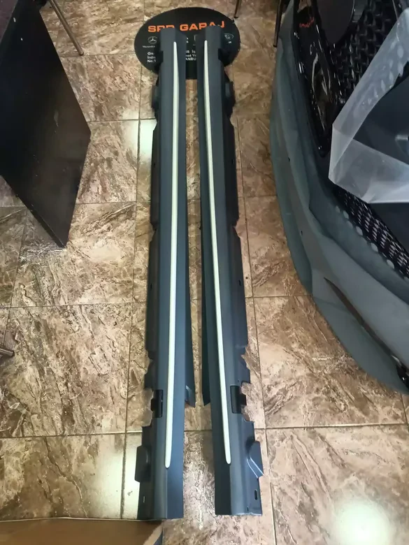 Mercedes W205 C63 AMG Marşbiyel Kaplaması