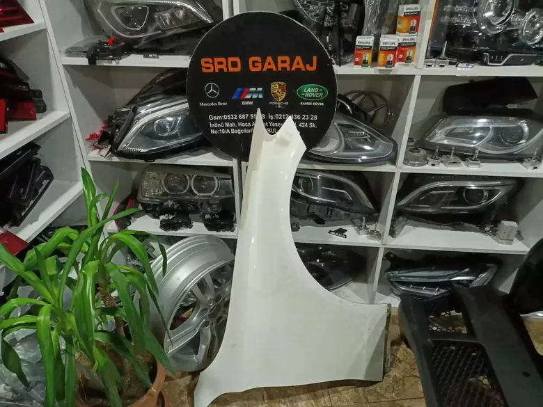 Mercedes W205 Sağ Ön Çamurluk