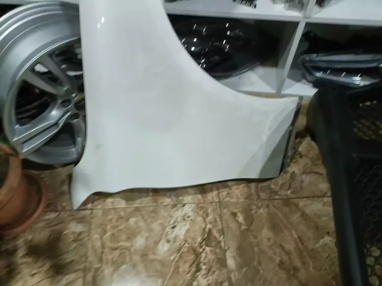 Mercedes W205 Sağ Ön Çamurluk