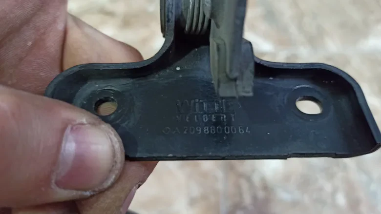 Mercedes W209 CLK Kaput Kilit Karşılıgı A2098800064