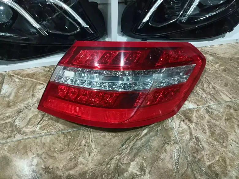 Mercedes W212 E Serisi Sag LED Stop Orjinal A2129060658