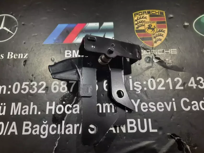 Mercedes W212 Kaput Kilit Mandalı 2128800064