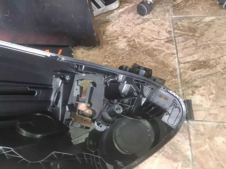 Mercedes W214 Sağ Sol Far Kasası