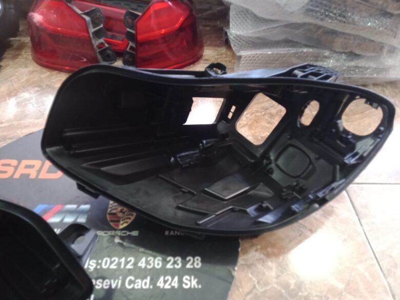 Mercedes W218 CLS Makyajlı Kasa Far Kasası