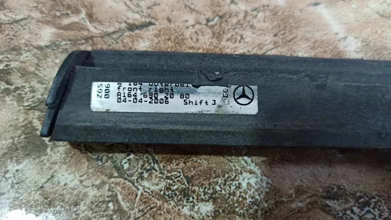 Mersedes ML W164 Ön Sağ Kapı Çıtası A1646902080