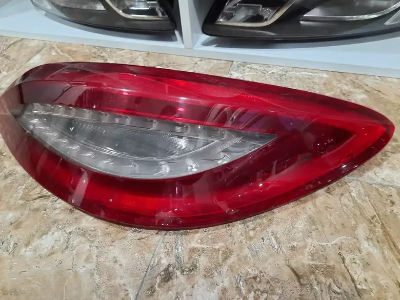 Mersedes W218 CLS Sağ Arka Stop Lambası
