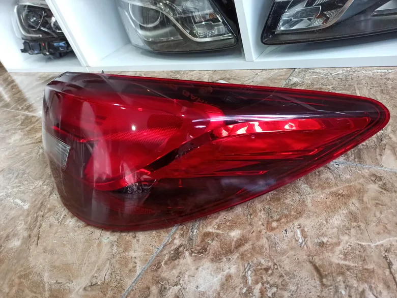 Opel Astra J Sedan Sağ Stop 25870154