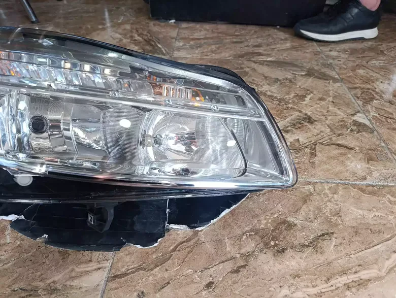 Opel Insignia 2009- Çıkma Sağ Far 22831927
