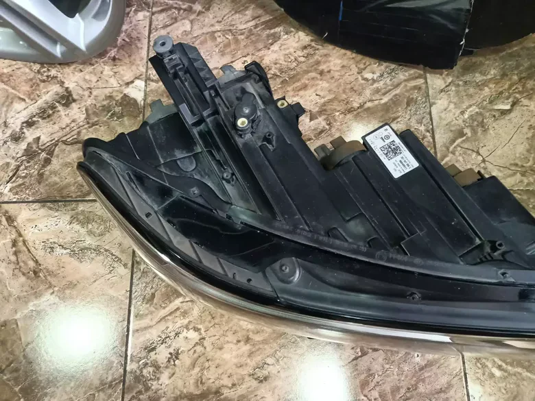 Passat B8 Halojen Sağ Far