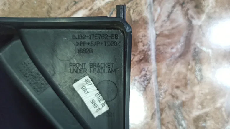 Range Rover Evoque Ön Tanpon Sağ Braketi BJ32-17E762-BB