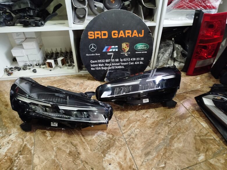 Renault Clio 5.5 Sağ Sol Far 260103507R 2606000149R