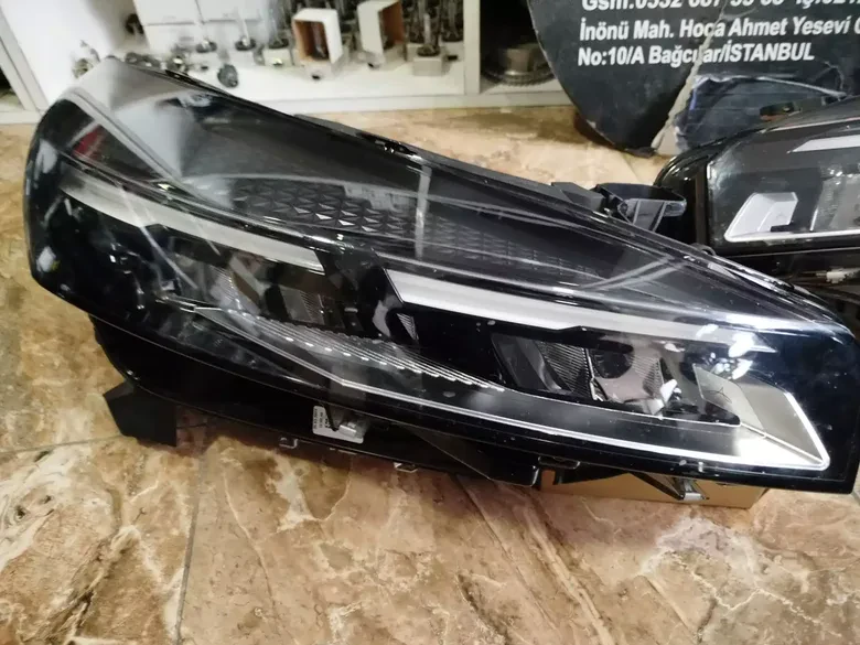 Renault Clio 5.5 Sağ Sol Far 260103507R 2606000149R