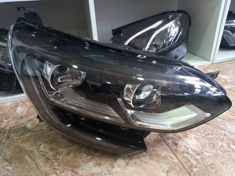 Renault Megane 4 Sağ Far Hatasız