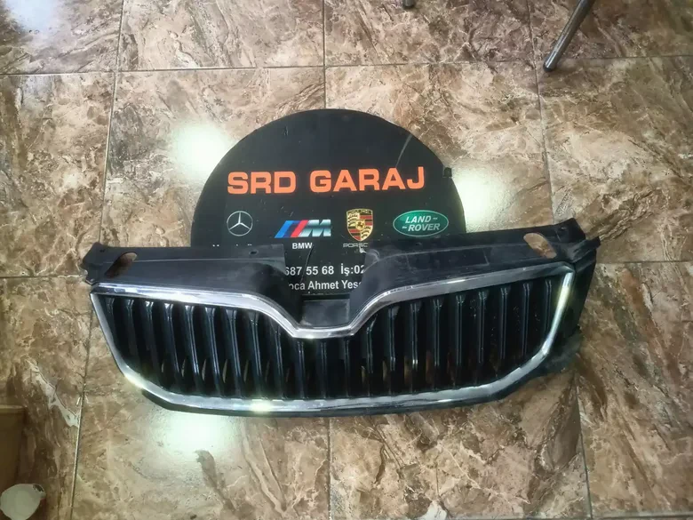 Skoda Octavia 2013 2017 Çıkma Orj Panjur 5E0853653