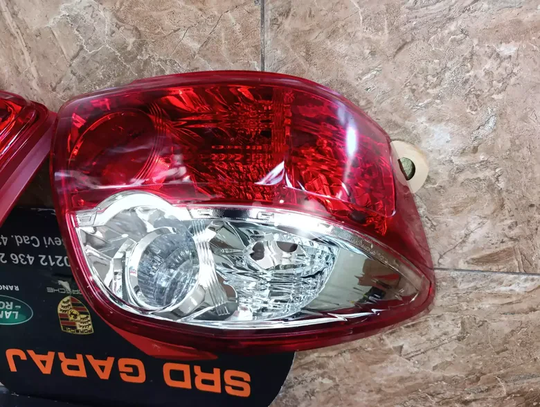 Toyota Auris 2010-12 Stop 81551-02550 81561-02550