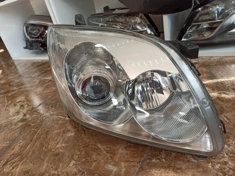 Toyota Avensis Sağ Zenon Far Zenon Beyni İçindedir