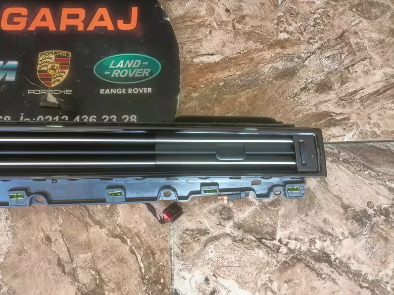 Volkswagen Passat 2015-20 Orta Havalandırma Krom-Siyah Sıfır Yns 3G1858416F