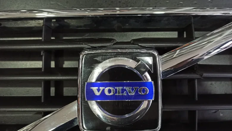 Volvo S40 V50 Ön Panjur Logolu 30744914