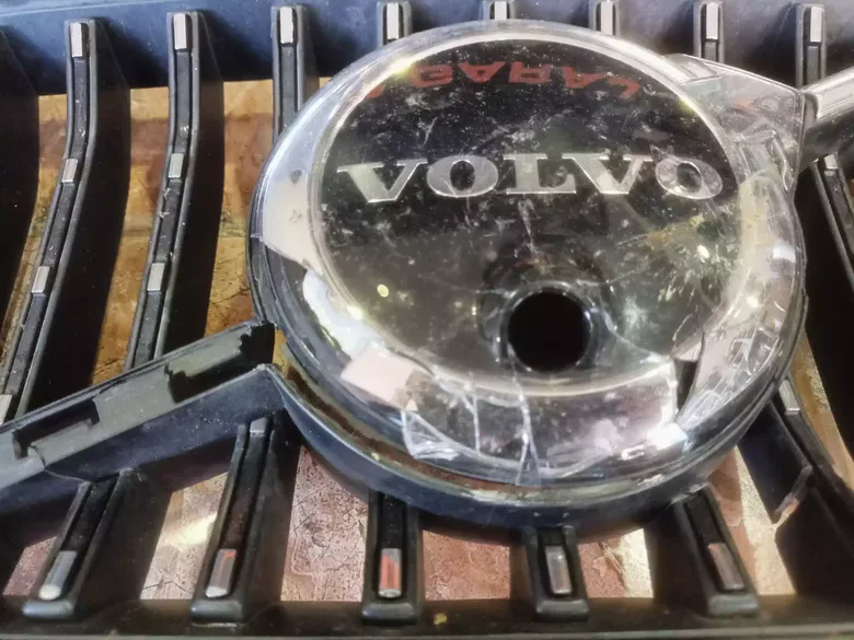 Volvo S90 V90 Ön Panjur Çıkma Orjinal 32234088 Hasarlı